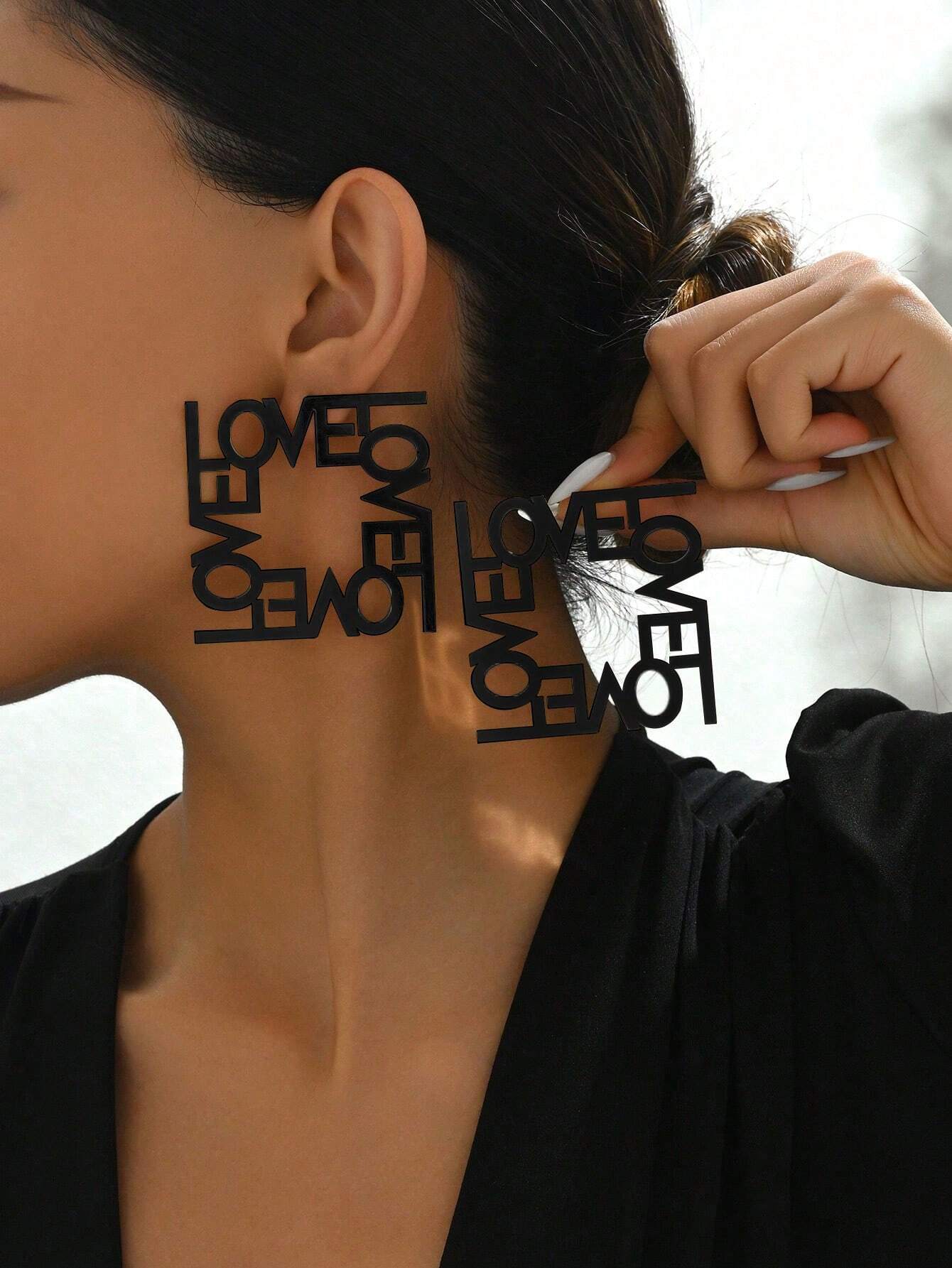 SHEIN 1pair New Arrival Exaggerated Letter Design Drop Earrings
