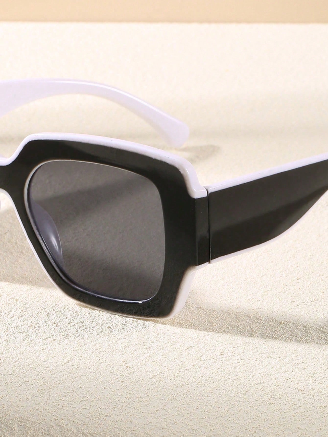 SHEIN Black & White Contrast Bohemian Retro PC glasses