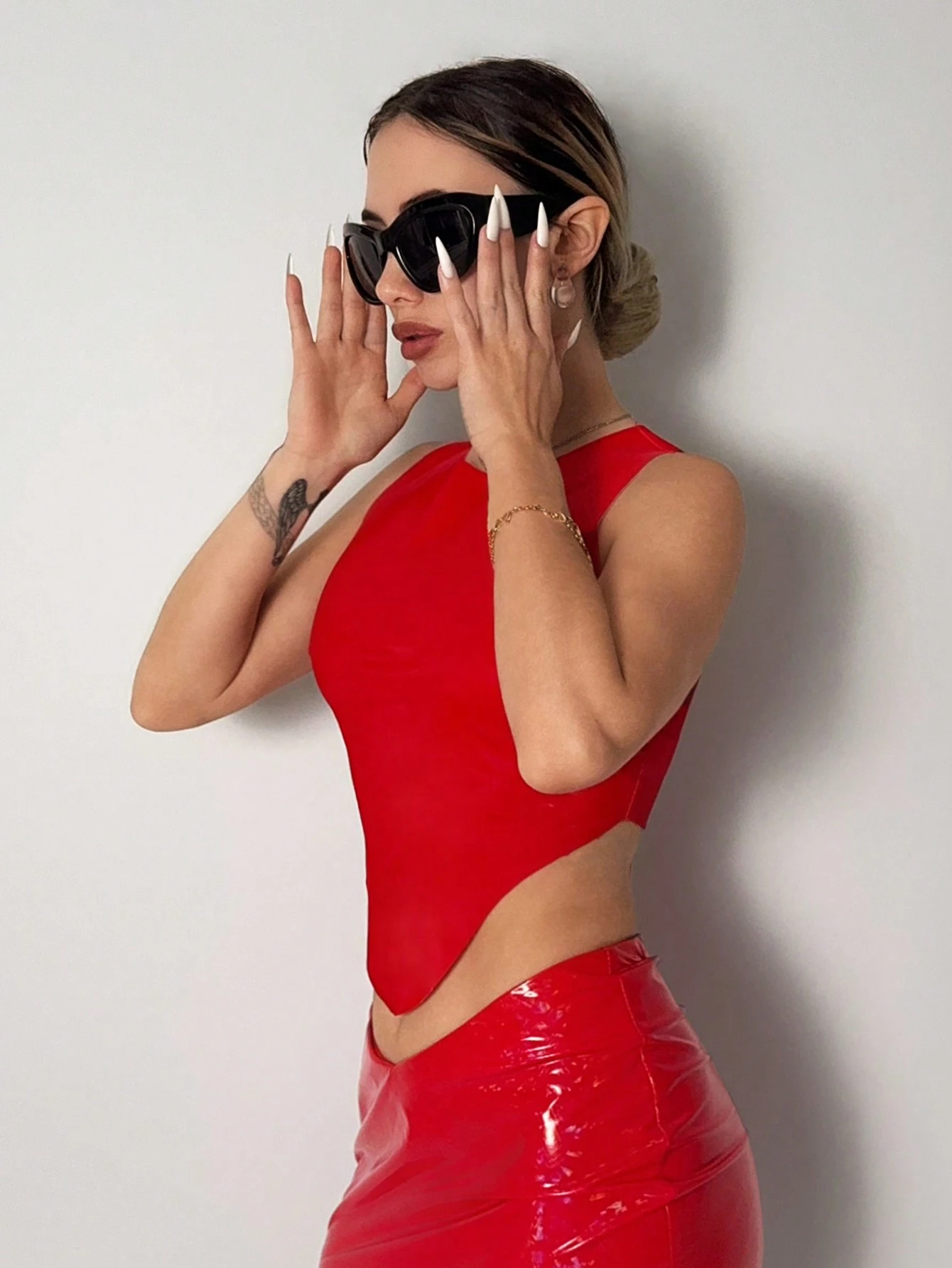 SHEIN EgrlEra Women's Sexy Minimalist Red PU Round Neck Camisole